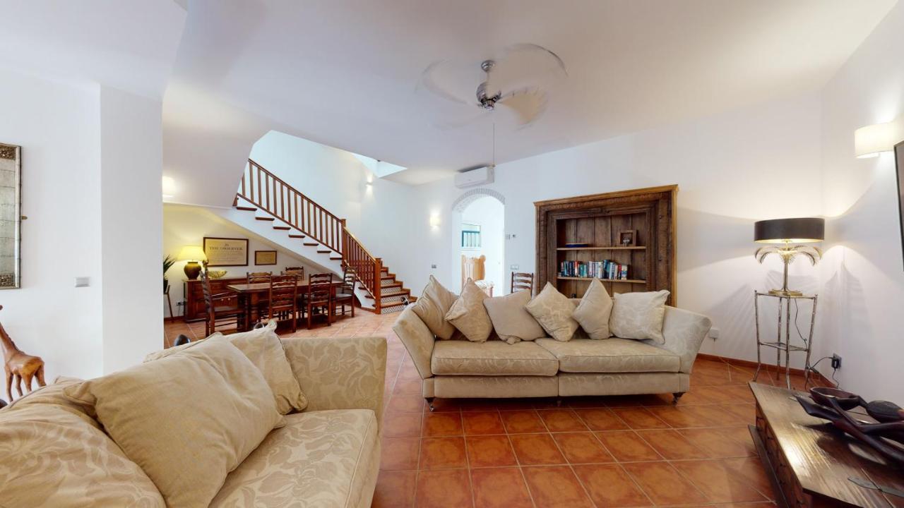 Luxury 5 Bed House Private Pool And Sea View Vakantiehuis *